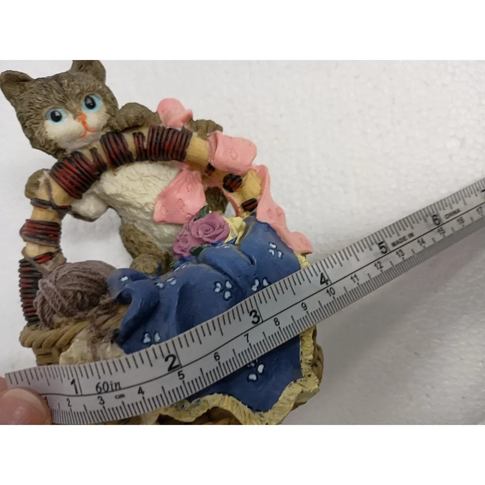 Vintage Cat Kitten In Yarn Basket With Blanket Musical Figurine Hand Painted